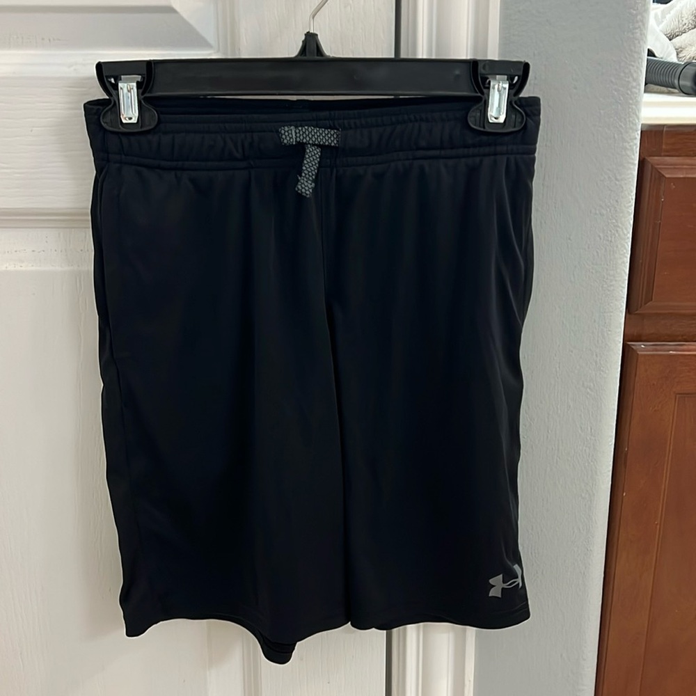 Boys under armour shorts medium